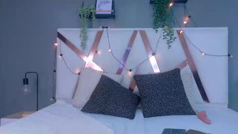 Snapshot of jenacooper__ chatting on 02.21.26 Jena online show from 02.21.26