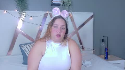Snapshot of jenacooper__ chatting on 06.23.26 Jena online show from 06.23.26