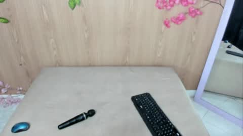 Jenelotizz online show from 04.12.26