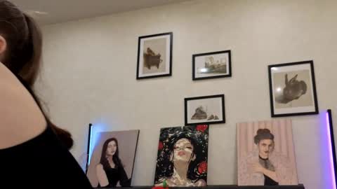 Snapshot of jenie_fire chatting on 05.19.26 Dolly online show from 05.19.26
