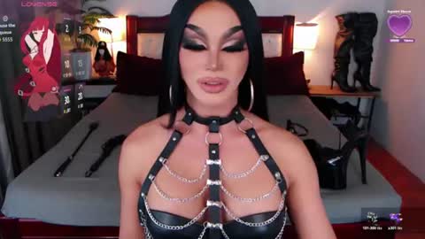 Queen Jenifer online show from 07.25.26