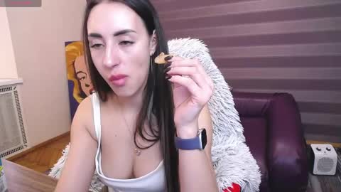 Snapshot of jeniferstone chatting on 05.12.26 Kira online show from 05.12.26