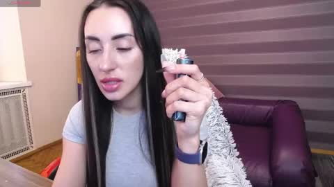 Snapshot of jeniferstone chatting on 05.23.26 Kira online show from 05.23.26