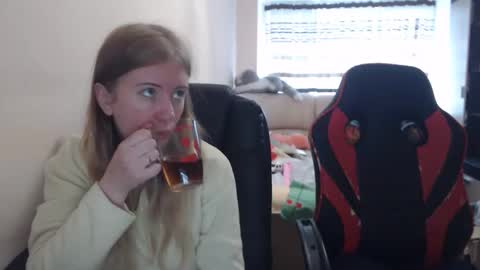 Snapshot of jenisandpeter chatting on 11.07.25 JenisAndPeter online show from 11.07.25