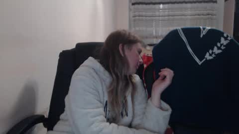 Snapshot of jenisandpeter chatting on 11.08.25 JenisAndPeter online show from 11.08.25