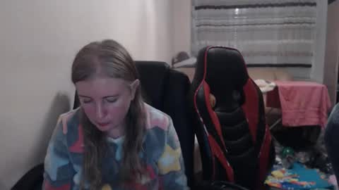 Snapshot of jenisandpeter chatting on 11.25.25 JenisAndPeter online show from 11.25.25