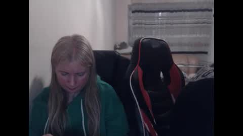 JenisAndPeter online show from 04.21.26