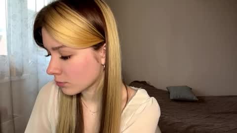 Hey EveryoneIm Kimi  Glad to see you in my room We almost hit 10 Thumb up in one day   online show from 02.18.26
