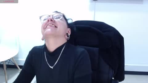 Snapshot of jenn_cg chatting on 10.30.25 jenn online show from 10.30.25