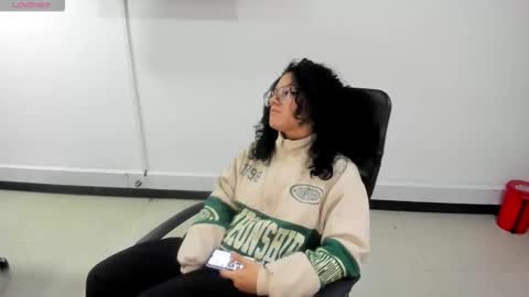 Snapshot of jenn_cg chatting on 11.15.25 jenn online show from 11.15.25