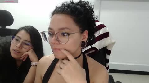 Snapshot of jenn_cg chatting on 11.28.25 jenn online show from 11.28.25