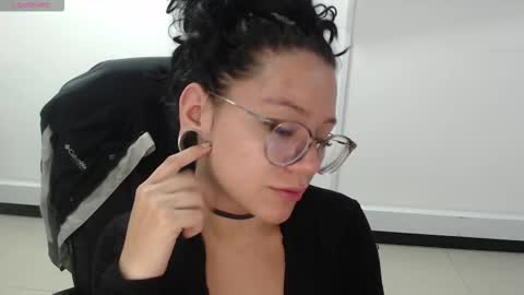 Snapshot of jenn_cg chatting on 12.01.25 jenn online show from 12.01.25