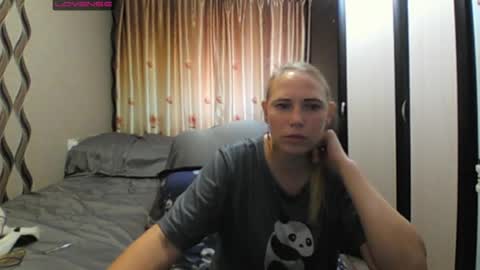 Snapshot of jennideep chatting on 06.25.26 JenniDeep online show from 06.25.26