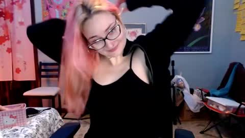 Snapshot of jennifergwen chatting on 02.19.25 Jennifer Gwen online show from 02.19.25