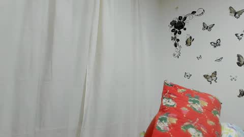 Snapshot of jenniferloveyou chatting on 01.08.25 jenniferloveyou online show from 01.08.25