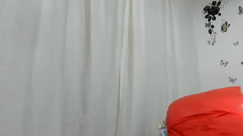 Snapshot of jenniferloveyou chatting on 01.09.25 jenniferloveyou online show from 01.09.25