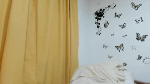Snapshot of jenniferloveyou chatting on 10.01.25 jenniferloveyou online show from 10.01.25