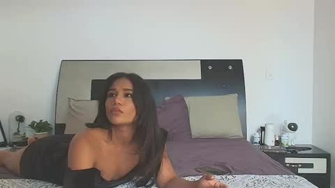 Snapshot of jennmullatta_ chatting on 10.28.25 Jenn online show from 10.28.25