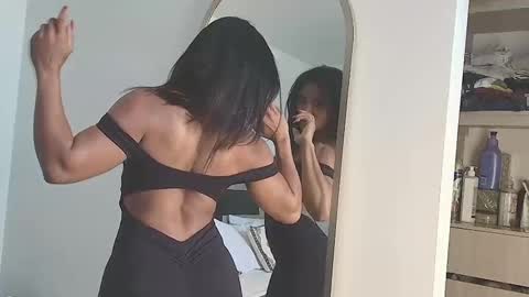 Snapshot of jennmullatta_ chatting on 11.18.25 Jenn online show from 11.18.25