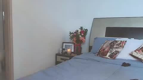 Snapshot of jennmullatta_ chatting on 11.28.25 Jenn online show from 11.28.25