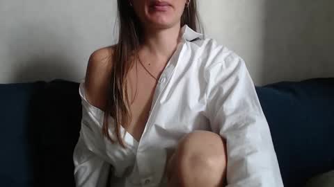 Snapshot of jennnamaaya chatting on 10.08.25 Jenny online show from 10.08.25