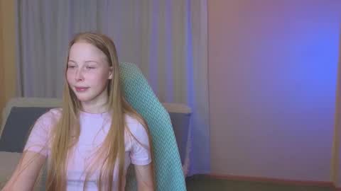 Snapshot of jenny_angelok chatting on 01.20.25 Next broadcast on December 05 subject to change online show from 01.20.25