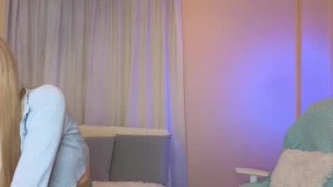 Snapshot of jenny_angelok chatting on 01.24.25 Next broadcast on December 05 subject to change online show from 01.24.25