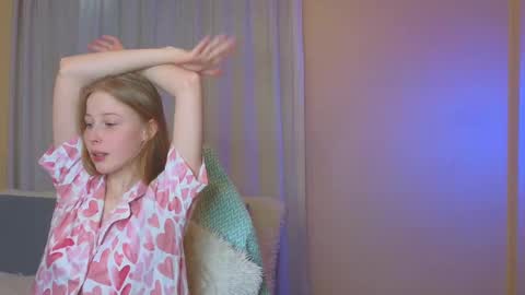 Snapshot of jenny_angelok chatting on 03.06.25 Next broadcast on December 05 subject to change online show from 03.06.25