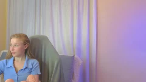 Snapshot of jenny_angelok chatting on 09.17.25 Next broadcast on December 05 subject to change online show from 09.17.25