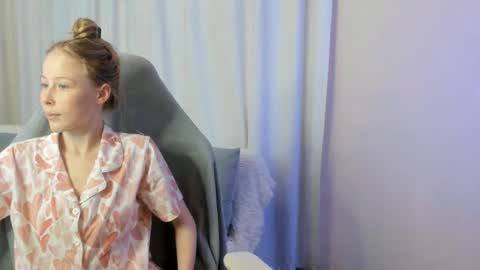 Snapshot of jenny_angelok chatting on 10.12.25 Next broadcast on December 05 subject to change online show from 10.12.25