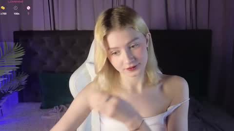 Snapshot of jenny_bunny_ chatting on 03.06.25 jenny_bunny_ online show from 03.06.25