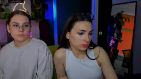 Snapshot of jenny_donne chatting on 03.25.26 jenny_donne online show from 03.25.26