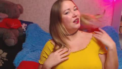 Snapshot of jenny_oliviawow chatting on 11.18.25 All the most interesting in private. my room for my smile online show from 11.18.25