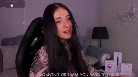 Snapshot of jennyferguson chatting on 02.04.25 Jenny Ferguson online show from 02.04.25