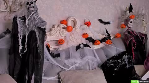 Snapshot of jennyferguson chatting on 10.28.25 Jenny Ferguson online show from 10.28.25