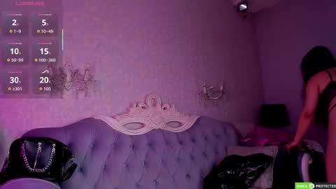 Snapshot of jennyferguson chatting on 11.06.25 Jenny Ferguson online show from 11.06.25