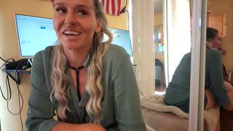 Snapshot of jennyhardnipsmith chatting on 05.15.26 Jennythanksyou online show from 05.15.26