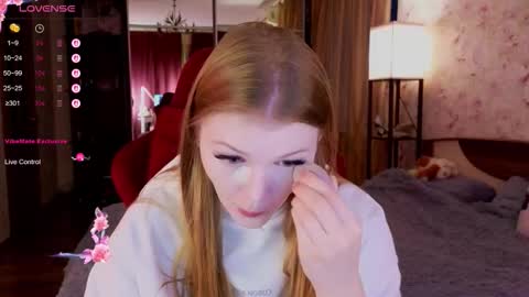 Snapshot of jennykiss11 chatting on 10.12.25 your dream online show from 10.12.25