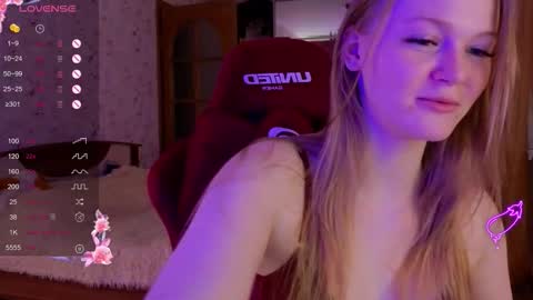 Snapshot of jennykiss11 chatting on 10.19.25 your dream online show from 10.19.25