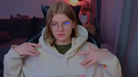 Snapshot of jess0e9 chatting on 02.06.26 JessieVibes online show from 02.06.26