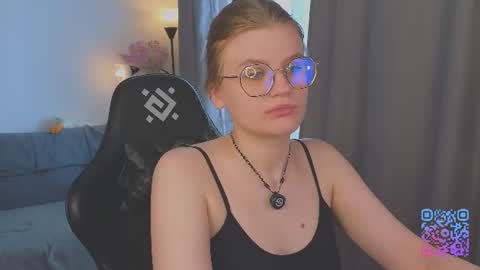 Snapshot of jess0e9 chatting on 06.21.26 JessieVibes online show from 06.21.26