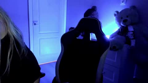jess1ca_rabb1t online show from 12.13.24