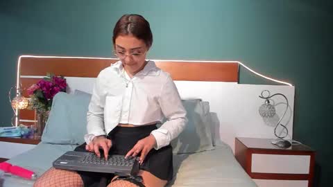 J E S S online show from 02.02.26