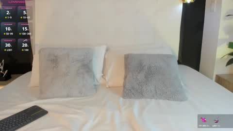 Snapshot of jessica_montez05 chatting on 10.15.25 jessica_montez05 online show from 10.15.25