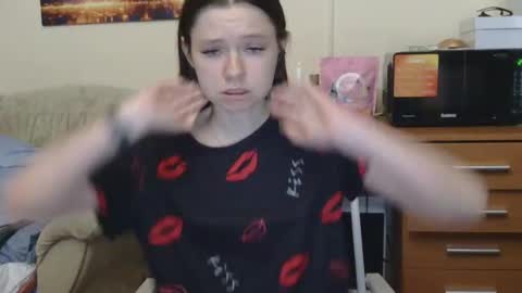 jessicaholland1 online show from 05.31.26