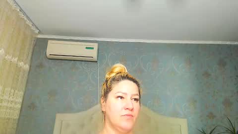 Snapshot of jessicalove20 chatting on 01.21.25 single mommy online show from 01.21.25