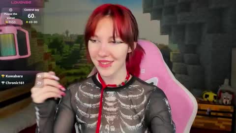 Snapshot of jessiefrost chatting on 12.05.25 jessiefrost online show from 12.05.25