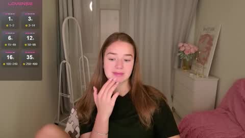 Snapshot of jessiestarz chatting on 11.04.25 Jessi online show from 11.04.25