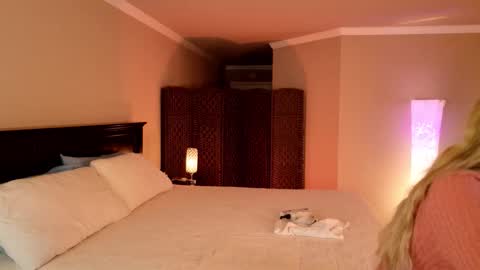 Snapshot of jessryan chatting on 11.18.25 Jess Ryan online show from 11.18.25