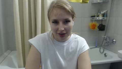 Snapshot of jessy_comely chatting on 12.12.24 Jessy online show from 12.12.24